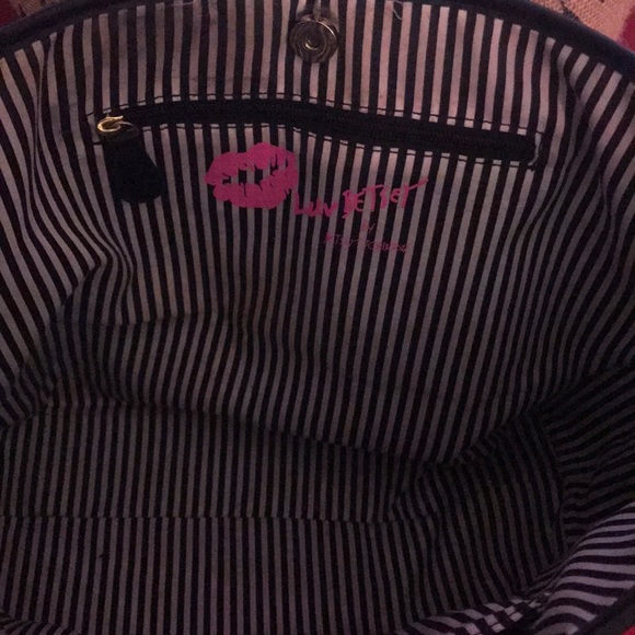 Betsey Johnson purse 💕 - Picture 3 of 4